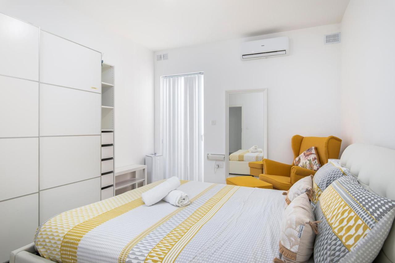 Spacious, Modern & Cosy 2 Bedroom 2 Bathroom Apartment - St. Julians San Ġiljan Kültér fotó